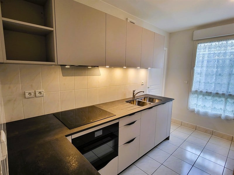 Cuisine fermée de style contemporain gris à Nantes | Raison Home - 2