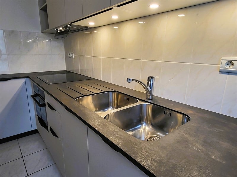 Cuisine fermée de style contemporain gris à Nantes | Raison Home - 4