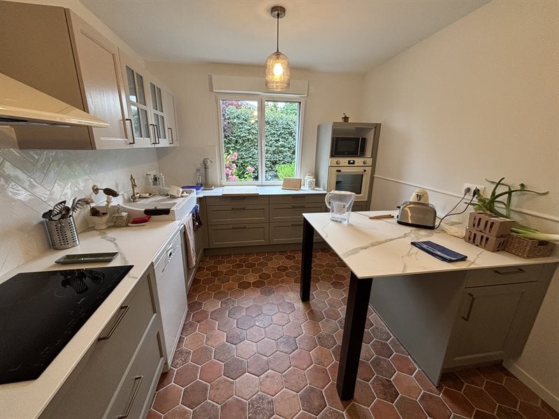 Cuisine cottage de couleur beige | Raison Home - 2