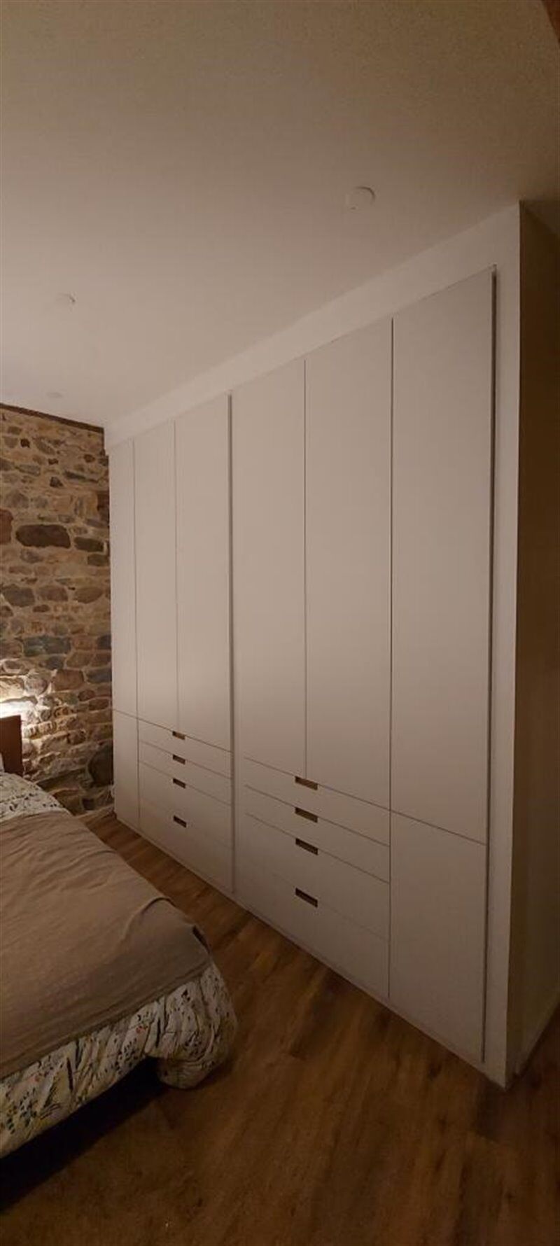 Grand dressing moderne à Legny | Raison Home - 1