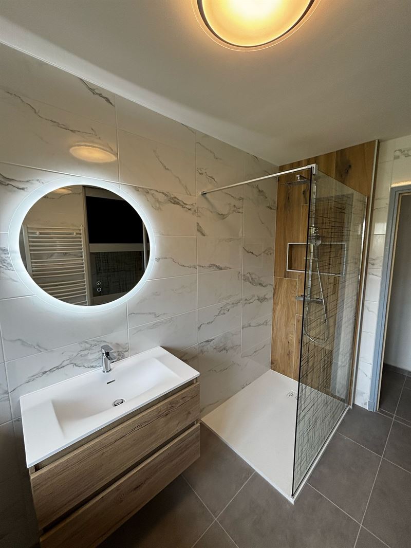 Salle de bains de style moderne à Ferin | Raison Home - 2