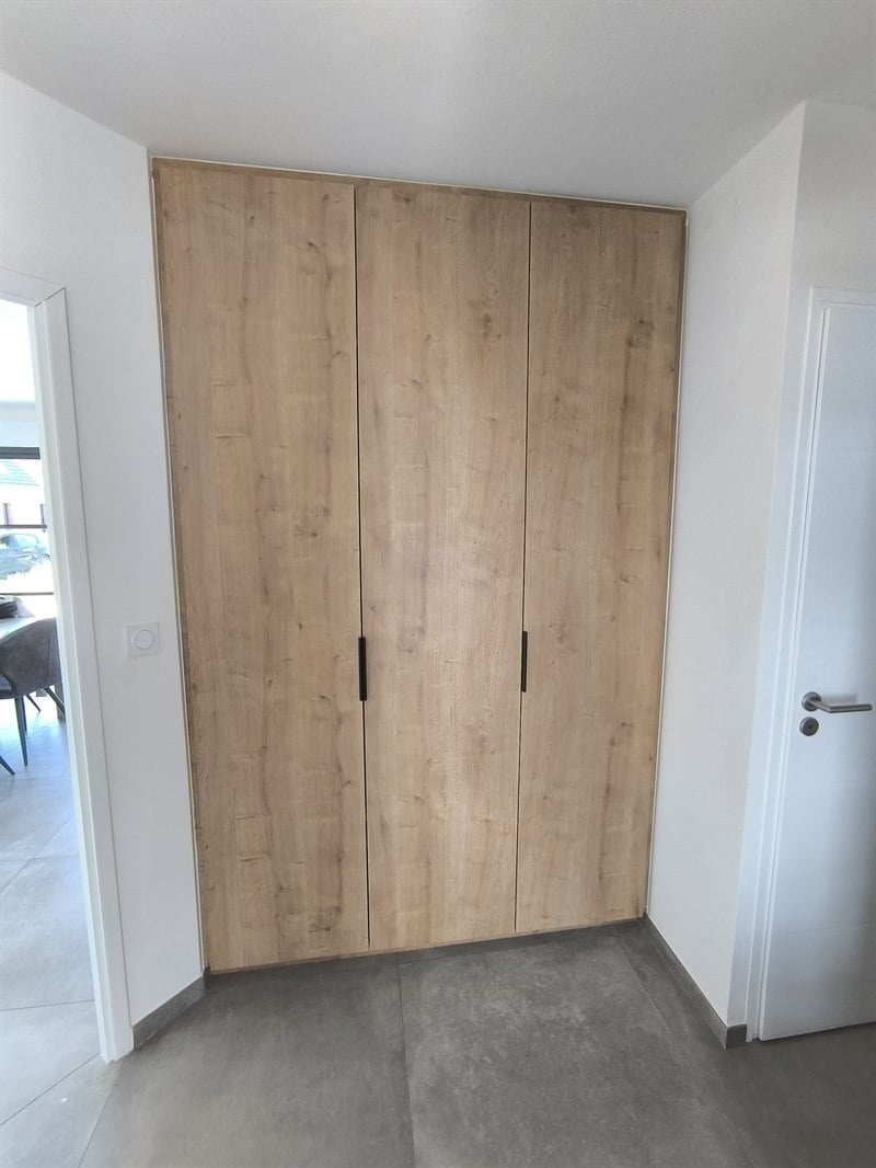 Placard d'entrée de tons bois à Sailly-sur-la-Lys | Raison Home - 1