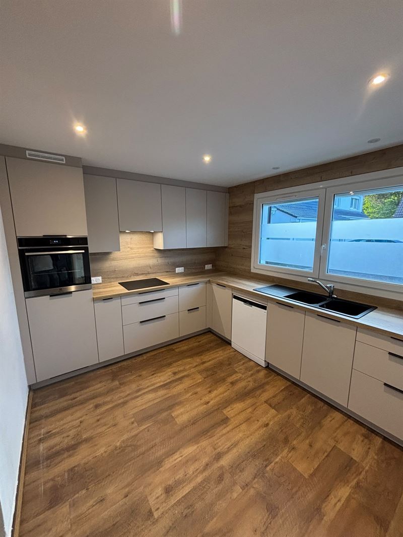 Cuisine fermée de style moderne beige à Lambersart | Raison Home - 1