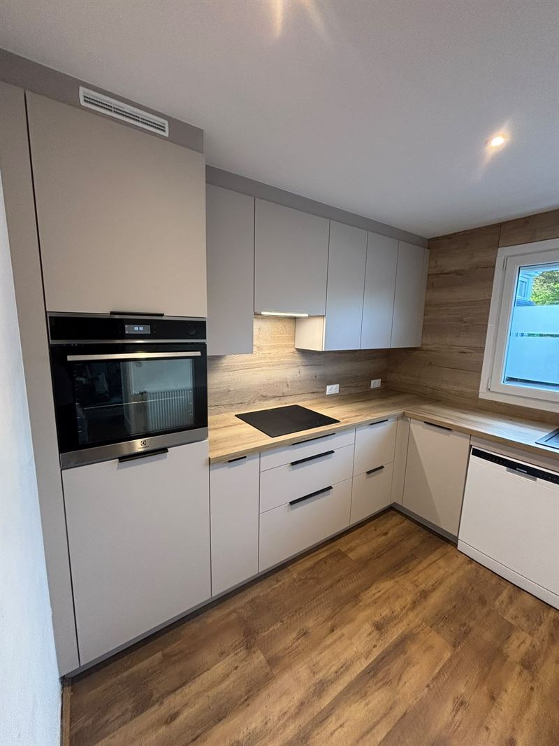 Cuisine fermée de style moderne beige à Lambersart | Raison Home - 3