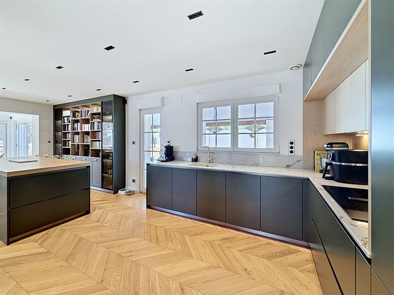 Espace cuisine, salon-séjour design et coordonnée à Lemud | Raison Home - 1