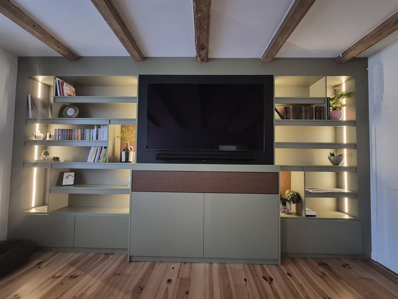 Chambre fermée de style campagne vert et marron à Bechy | Raison Home - 1