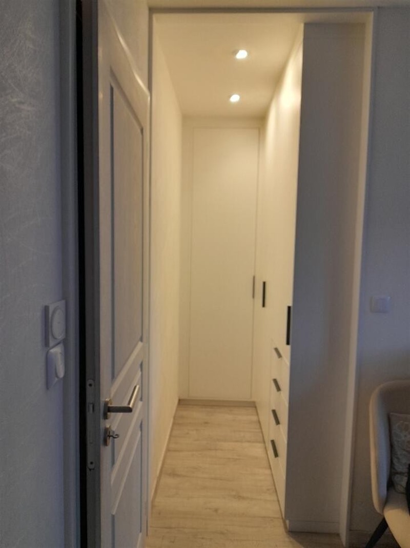 Dressing sur-mesure pour pièce étroite à Roullet-Saint-Estèphe | Raison Home - 4