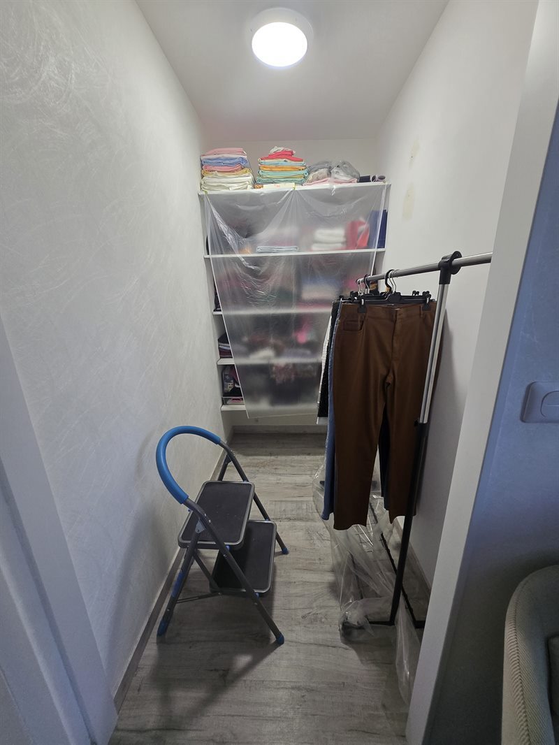 Dressing sur-mesure pour pièce étroite à Roullet-Saint-Estèphe | Raison Home - 5