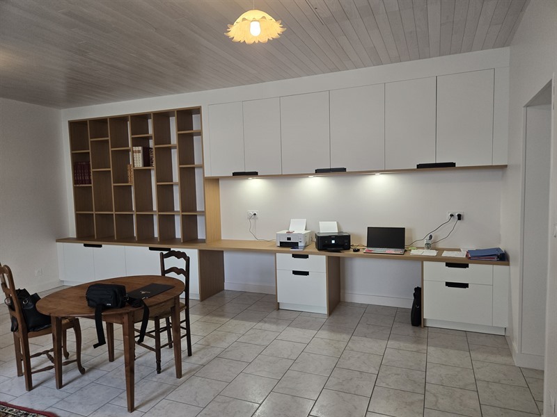 Bureau et espace rangement sur-mesure à Roullet-Saint-Estèphe | Raison Home - 1