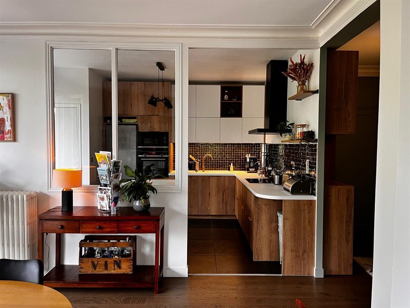 Cuisine avec verrière bois et blanc à Rennes | Raison Home - 1