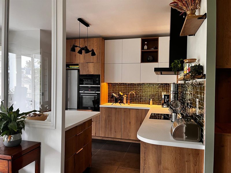 Cuisine avec verrière bois et blanc à Rennes | Raison Home - 2