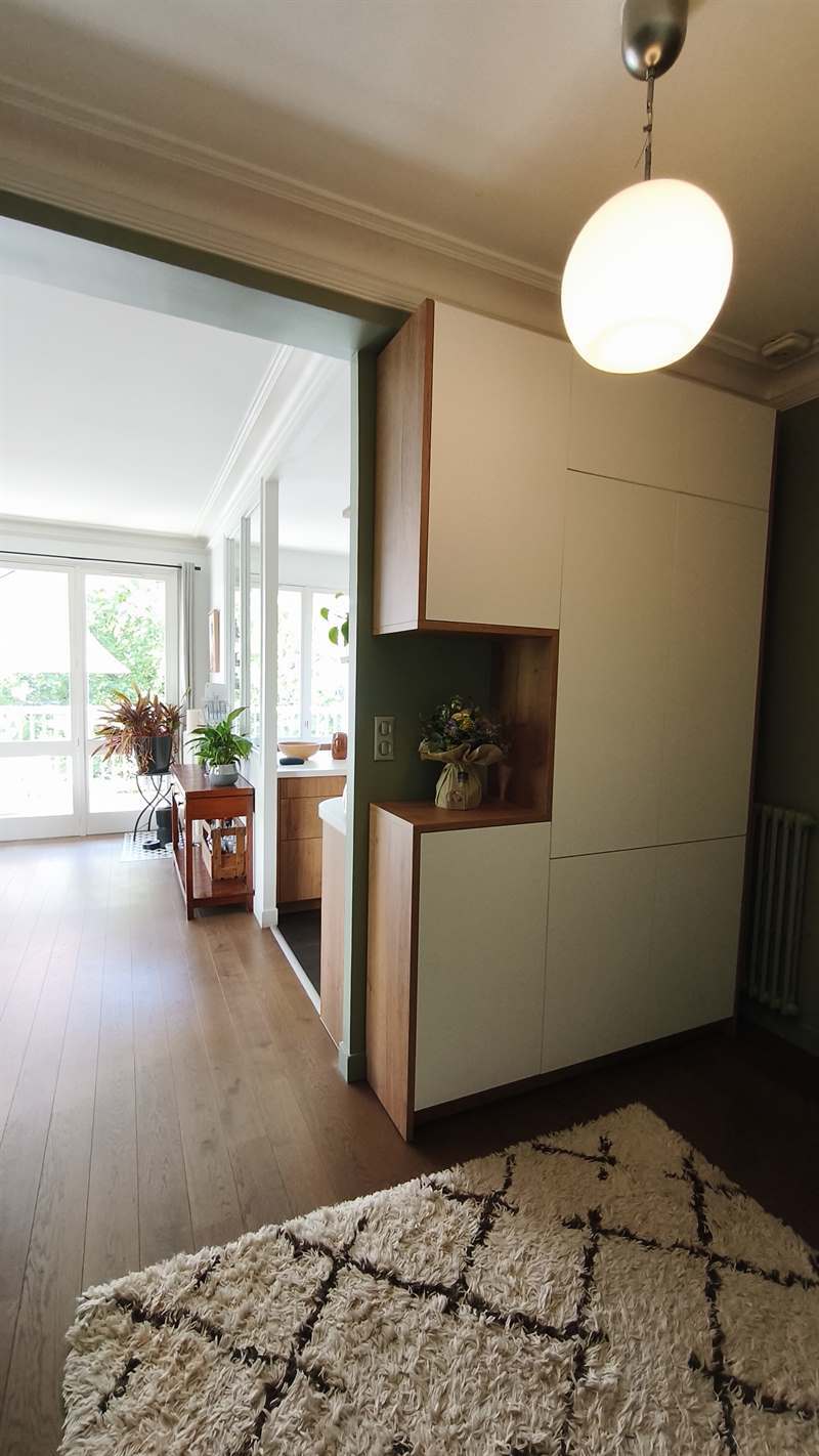 Cuisine avec verrière bois et blanc à Rennes | Raison Home - 8