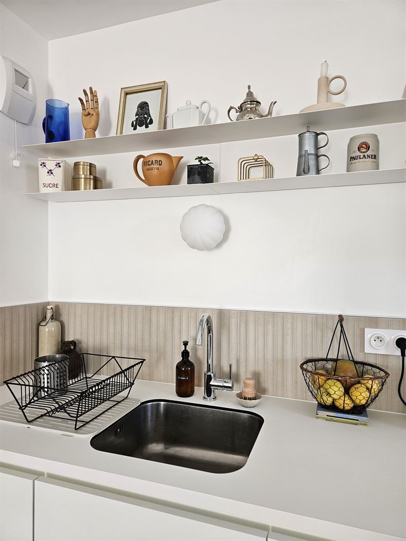 Cuisine ouverte de style moderne blanc à Nantes | Raison Home - 8