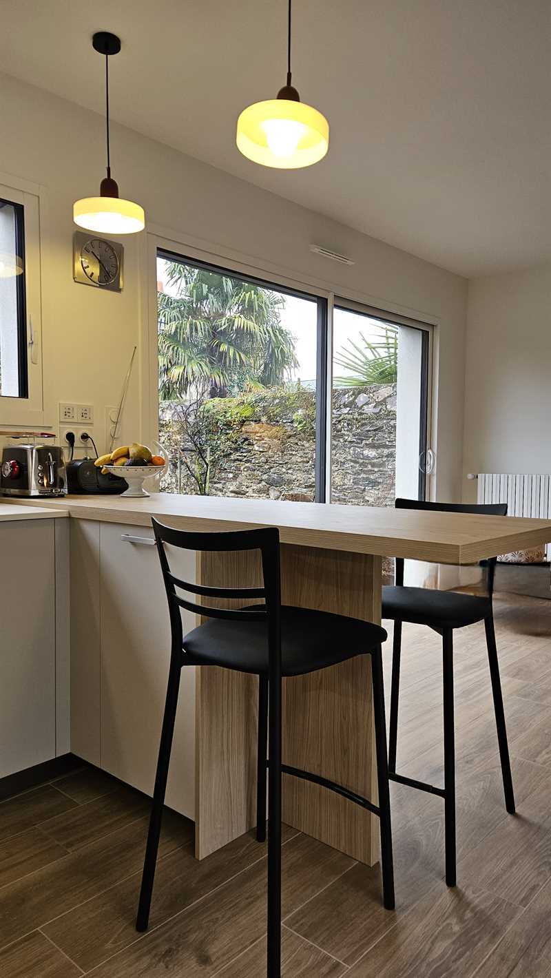 Cuisine ouverte de style contemporain beige à Nantes | Raison Home - 4