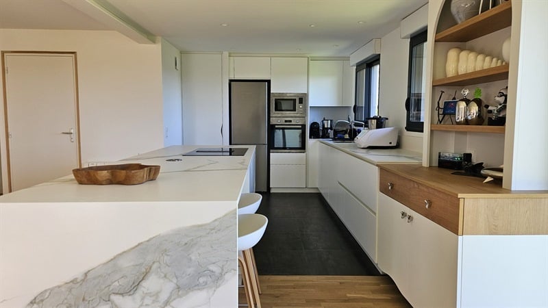 Cuisine ouverte de style moderne blanc | Raison Home - 2