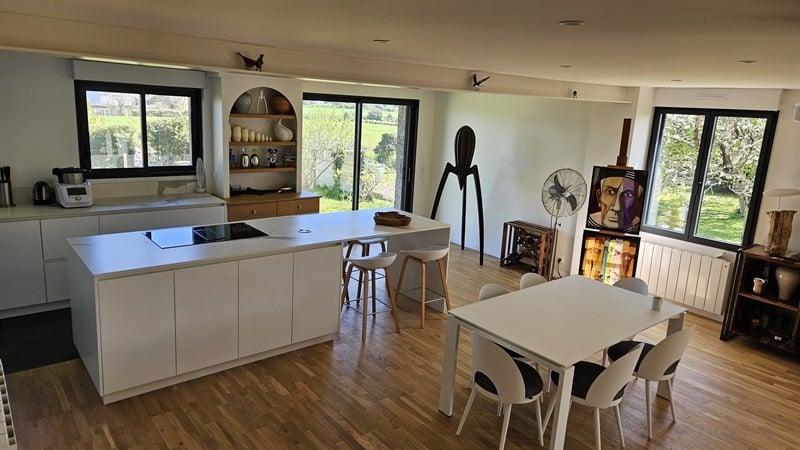 Cuisine ouverte de style moderne blanc | Raison Home - 8