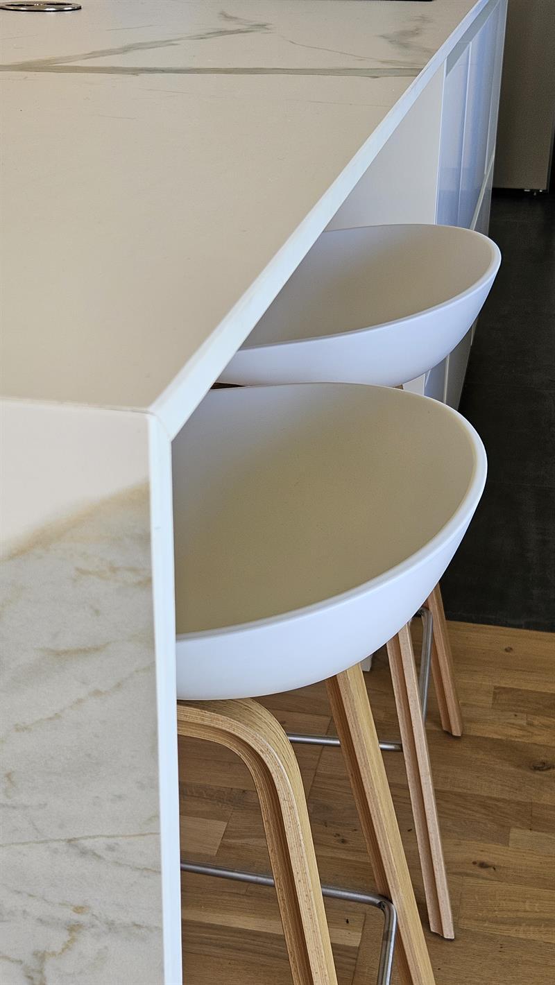 Cuisine ouverte de style moderne blanc | Raison Home - 10