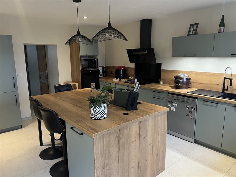 Cuisine de style nature vert à Brulain | Raison Home - 3