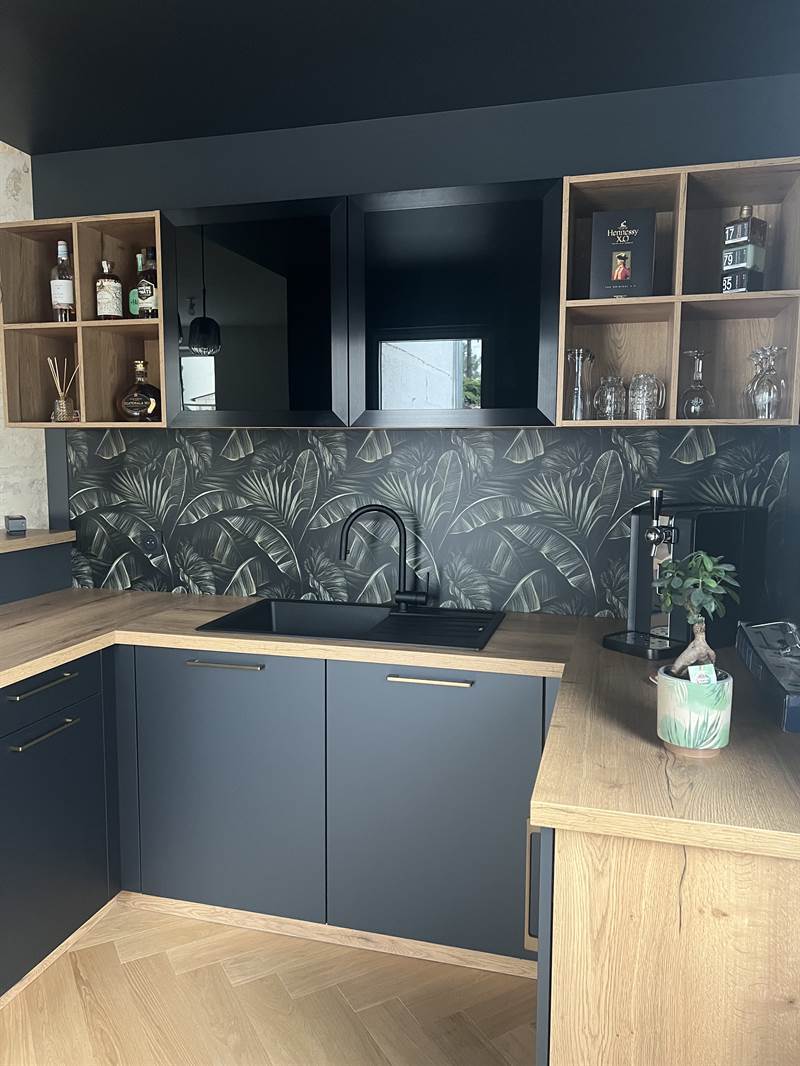 Coin bar dans une pièce à vivre à Niort | Raison Home - 3