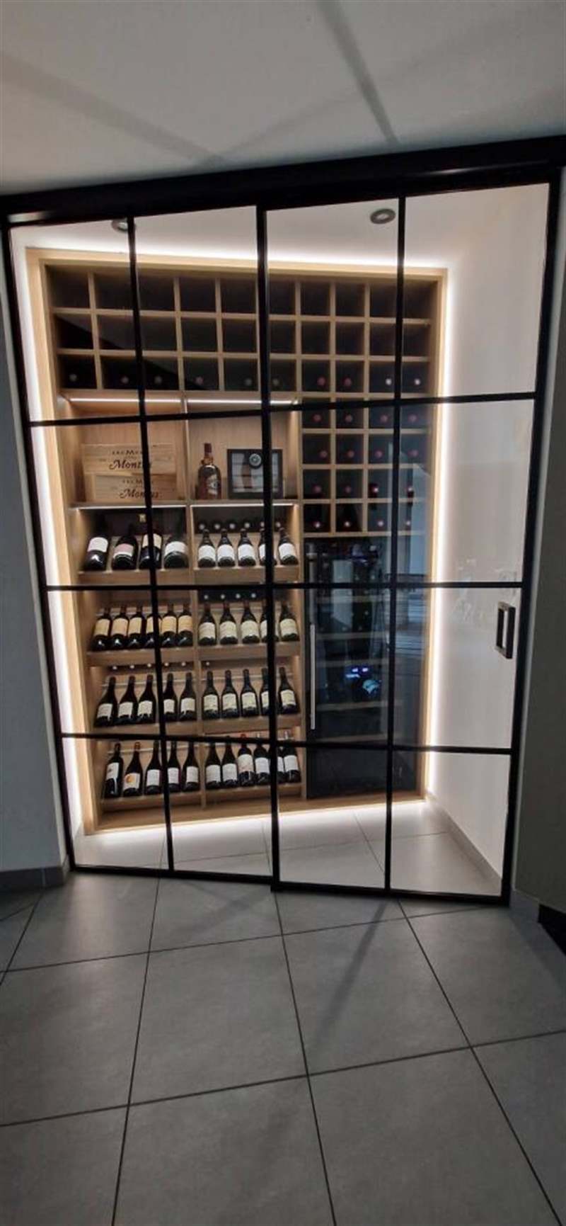 Grande cave à vin de style industriel à Chateaubourg | Raison Home - 5